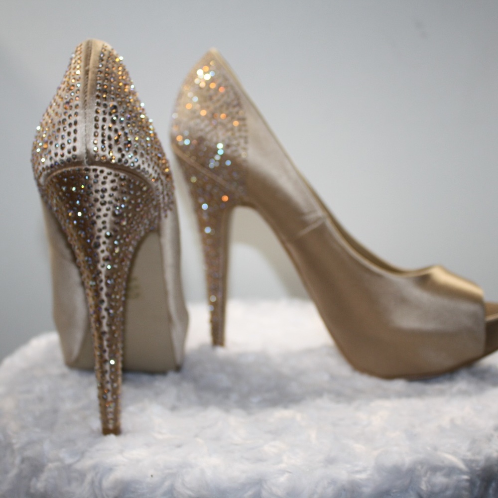 Playy R - Gold Satin Steve Madden Heels Size 9.5M